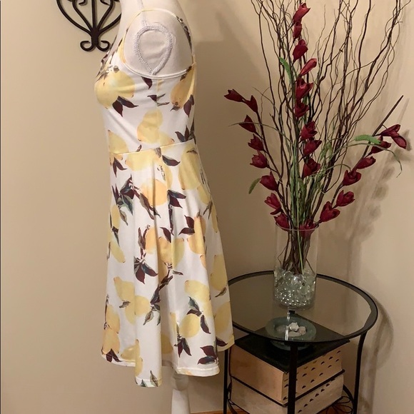 Adorable Lemon Print Sundress, Size Small - Picture 4 of 9
